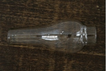 和製アンティーク　オイルランプをリメイク　凝った装飾が目を引くスタンドライト　(R-085113)