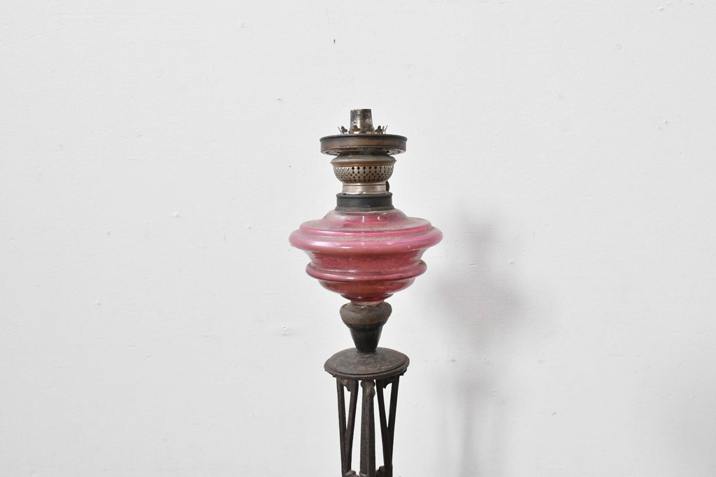 和製アンティーク　凝った装飾が目を引くフロアオイルランプ　(R-085113)