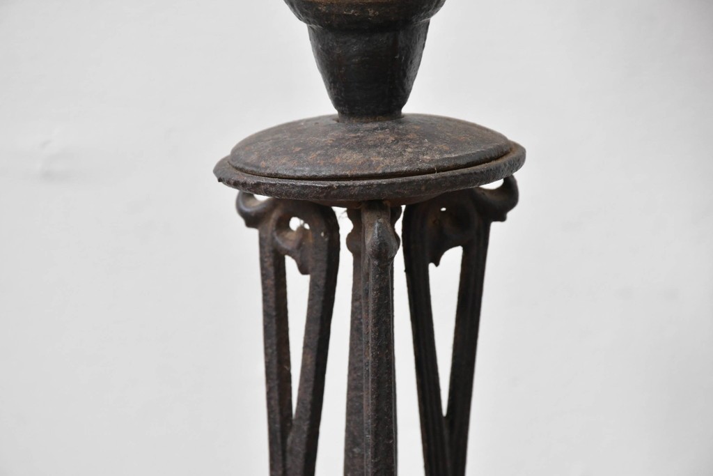 和製アンティーク　凝った装飾が目を引くフロアオイルランプ　(R-085113)