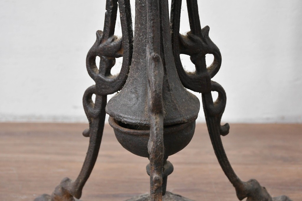 和製アンティーク　凝った装飾が目を引くフロアオイルランプ　(R-085113)