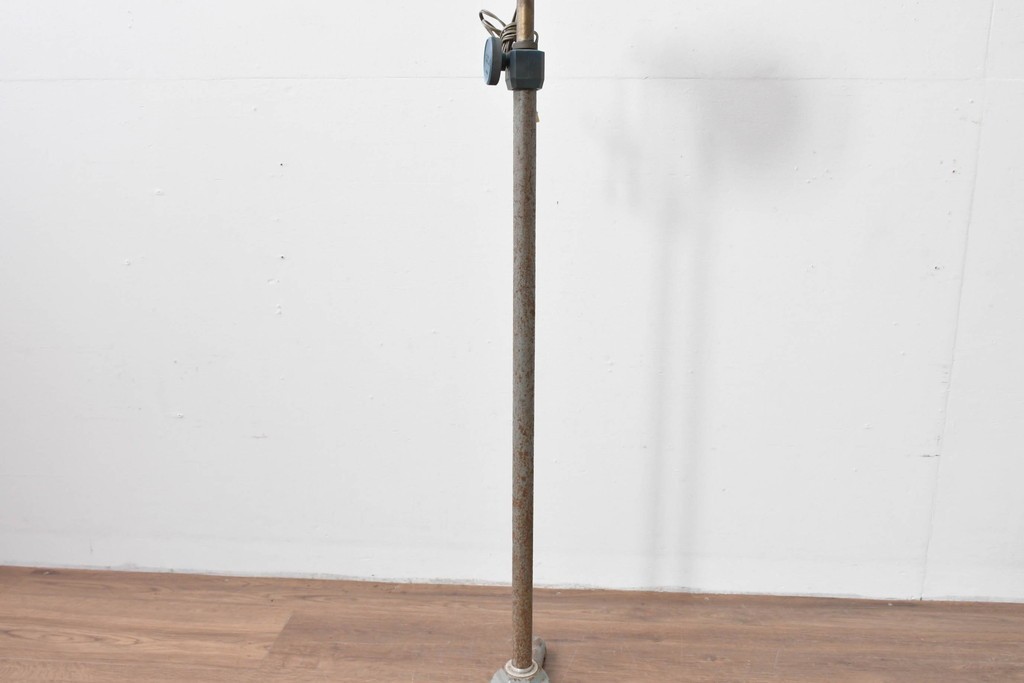 和製ヴィンテージ　古い病院で使用されていたフロアスタンド　(R-085115)