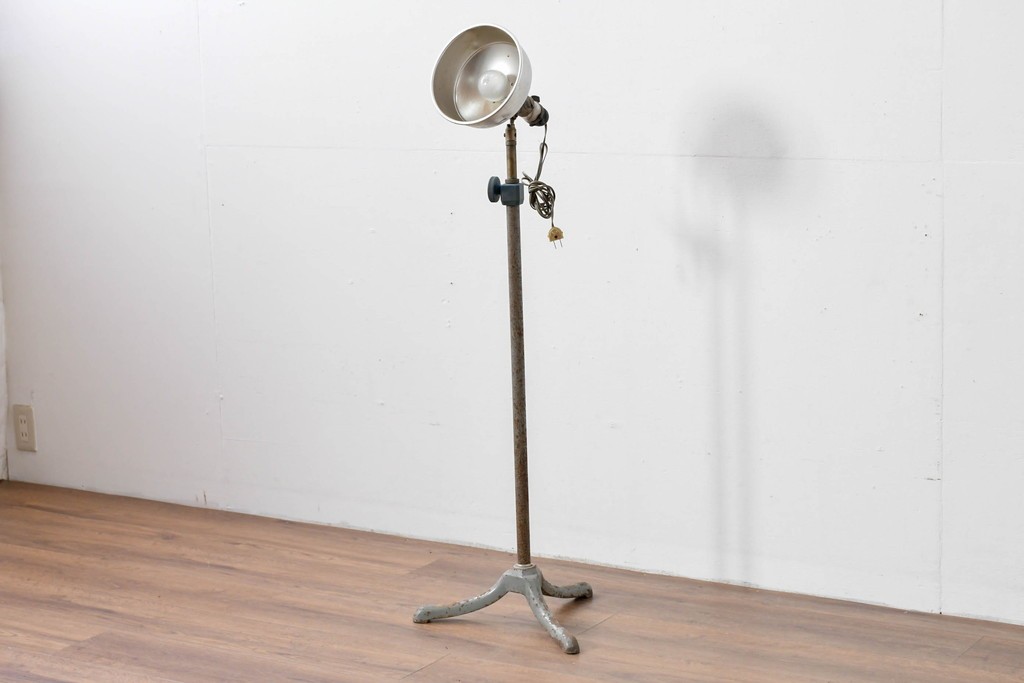 和製ヴィンテージ　古い病院で使用されていたフロアスタンド　(R-085115)