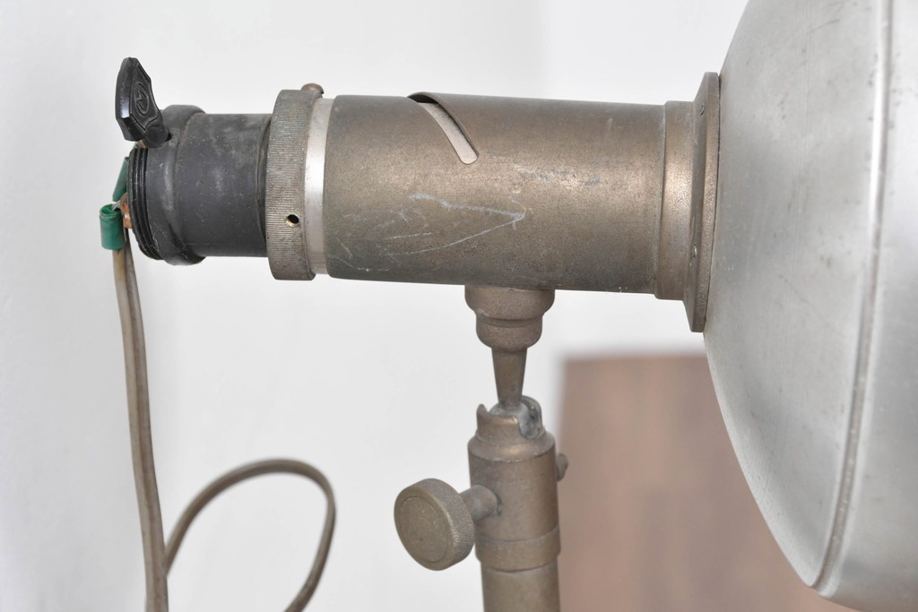 和製ヴィンテージ　古い病院で使用されていたフロアスタンド　(R-085116)