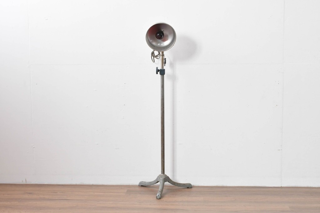 和製ヴィンテージ　古い病院で使用されていたフロアスタンド　(R-085116)