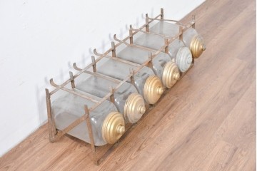 【簡易リペア限定品】　ヨーロッパアンティーク　無骨な鉄枠造りで古びた風合いの6連ガラス瓶　(R-085117)