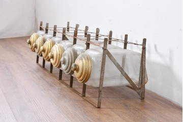 【簡易リペア限定品】　ヨーロッパアンティーク　無骨な鉄枠造りで古びた風合いの6連ガラス瓶　(R-085117)