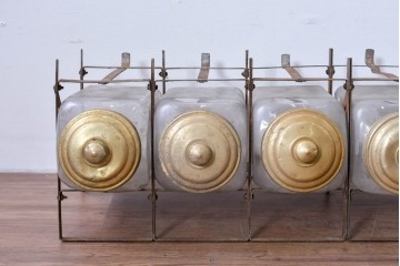 【簡易リペア限定品】　ヨーロッパアンティーク　無骨な鉄枠造りで古びた風合いの6連ガラス瓶　(R-085117)