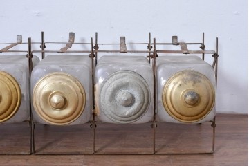 【簡易リペア限定品】　ヨーロッパアンティーク　無骨な鉄枠造りで古びた風合いの6連ガラス瓶　(R-085117)