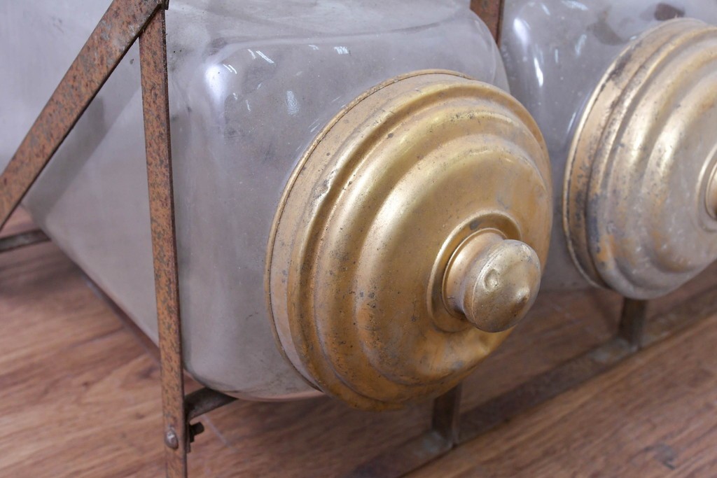 【簡易リペア限定品】　ヨーロッパアンティーク　無骨な鉄枠造りで古びた風合いの6連ガラス瓶　(R-085117)