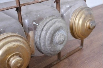 【簡易リペア限定品】　ヨーロッパアンティーク　無骨な鉄枠造りで古びた風合いの6連ガラス瓶　(R-085117)