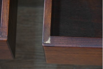 和製ヴィンテージ　桐材　柾目の美しい引き戸が魅力の重ね水屋箪笥　(R-085118)