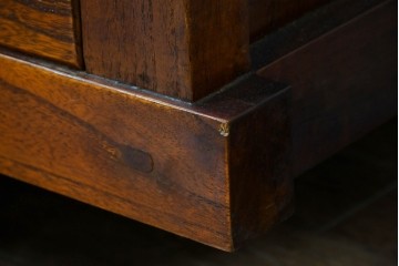 和製ヴィンテージ　桐材　柾目の美しい引き戸が魅力の重ね水屋箪笥　(R-085118)