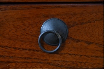 和製ヴィンテージ　桐材　柾目の美しい引き戸が魅力の重ね水屋箪笥　(R-085118)