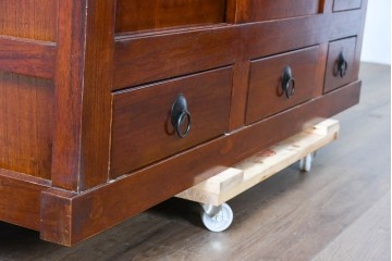 和製ヴィンテージ　桐材　柾目の美しい引き戸が魅力の重ね水屋箪笥　(R-085118)