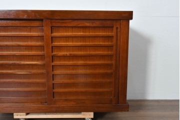 和製ヴィンテージ　桐材　柾目の美しい引き戸が魅力の水屋箪笥サイドボード　(R-085119)