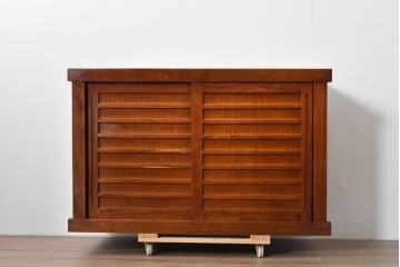 和製ヴィンテージ　桐材　柾目の美しい引き戸が魅力の水屋箪笥サイドボード　(R-085119)