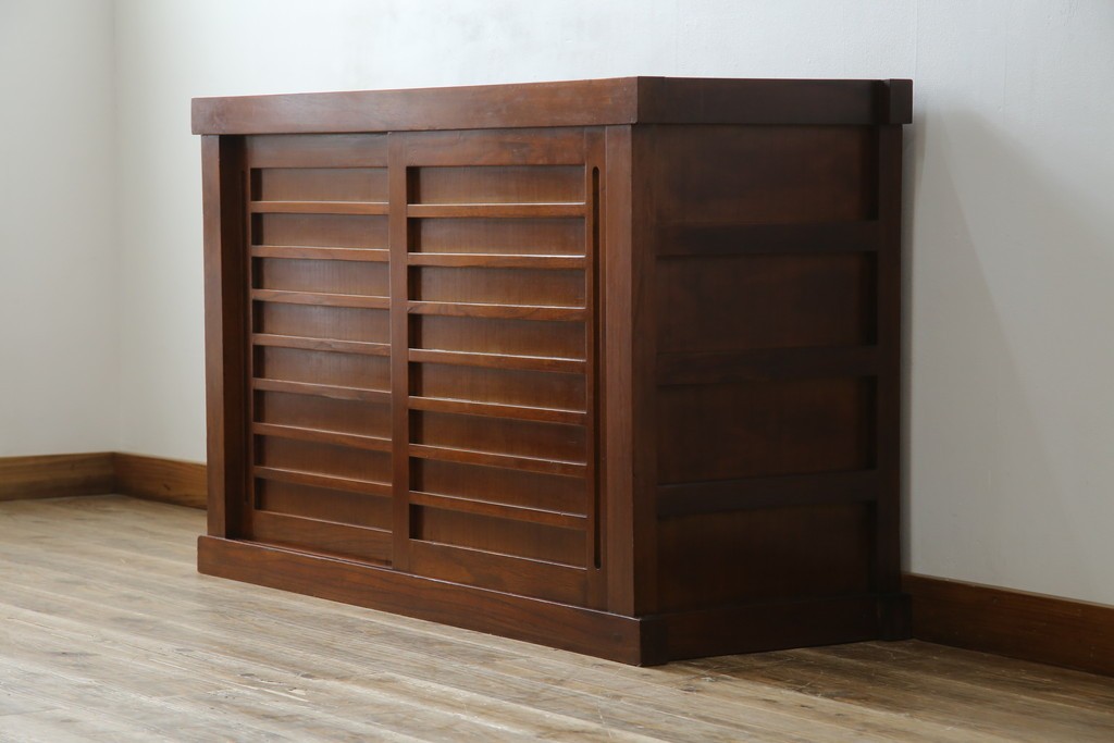 和製ヴィンテージ　桐材　引き戸の柾目が美しい水屋箪笥サイドボード　(R-085119)