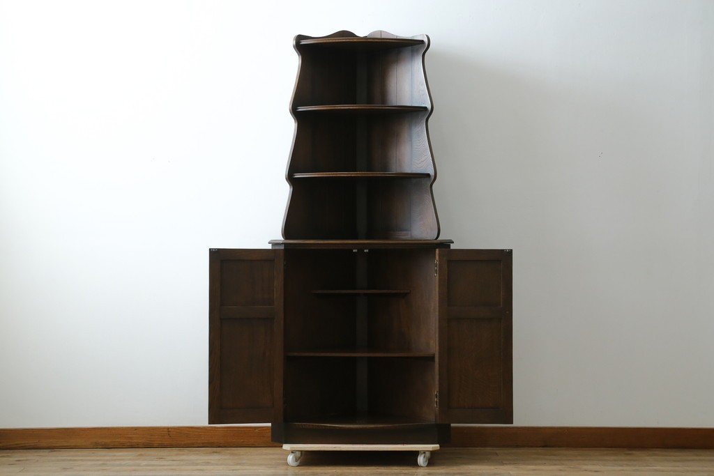 イギリスヴィンテージ　オーク材　優美な曲線シルエットのコーナーラック　(R-085122)