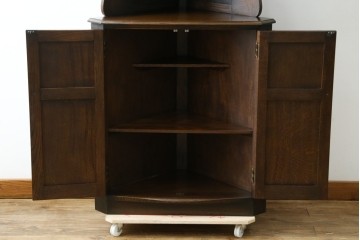 イギリスヴィンテージ　オーク材　優美な曲線シルエットのコーナーラック　(R-085122)