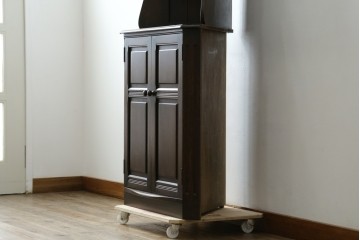 イギリスヴィンテージ　オーク材　優美な曲線シルエットのコーナーラック　(R-085122)