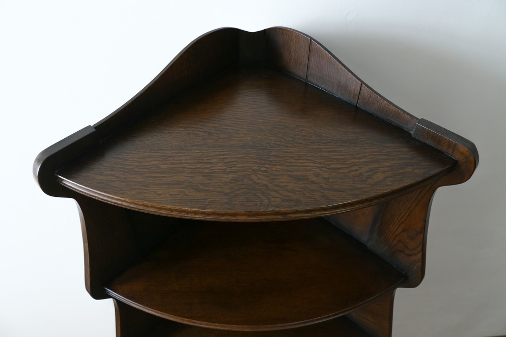 イギリスヴィンテージ　オーク材　優美な曲線シルエットのコーナーラック　(R-085122)