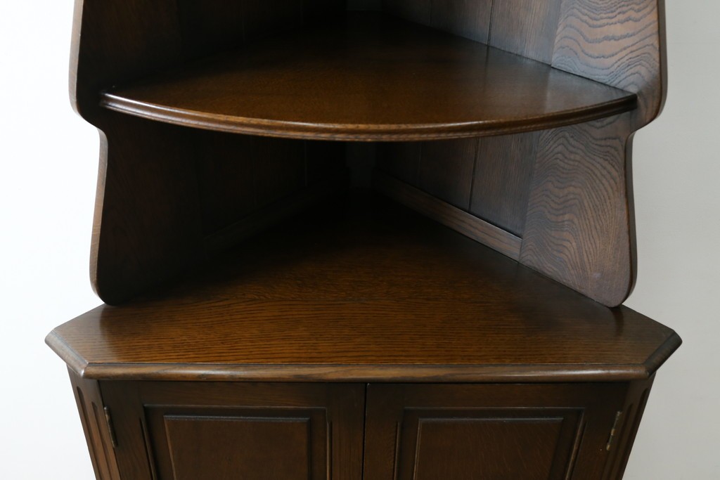 イギリスヴィンテージ　オーク材　優美な曲線シルエットのコーナーラック　(R-085122)