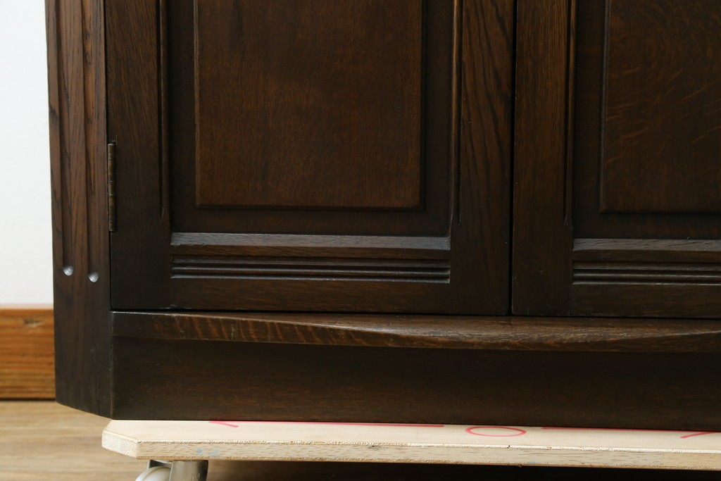 イギリスヴィンテージ　オーク材　優美な曲線シルエットのコーナーラック　(R-085122)