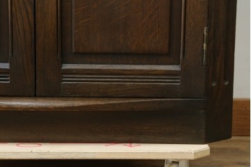 イギリスヴィンテージ　オーク材　優美な曲線シルエットのコーナーラック　(R-085122)