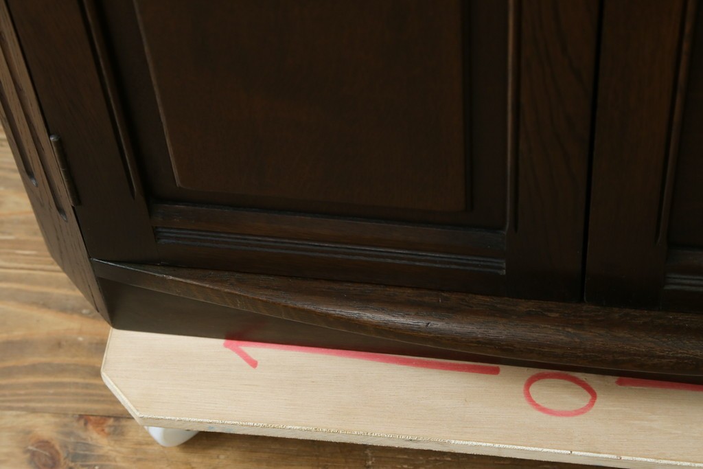 イギリスヴィンテージ　オーク材　優美な曲線シルエットのコーナーラック　(R-085122)