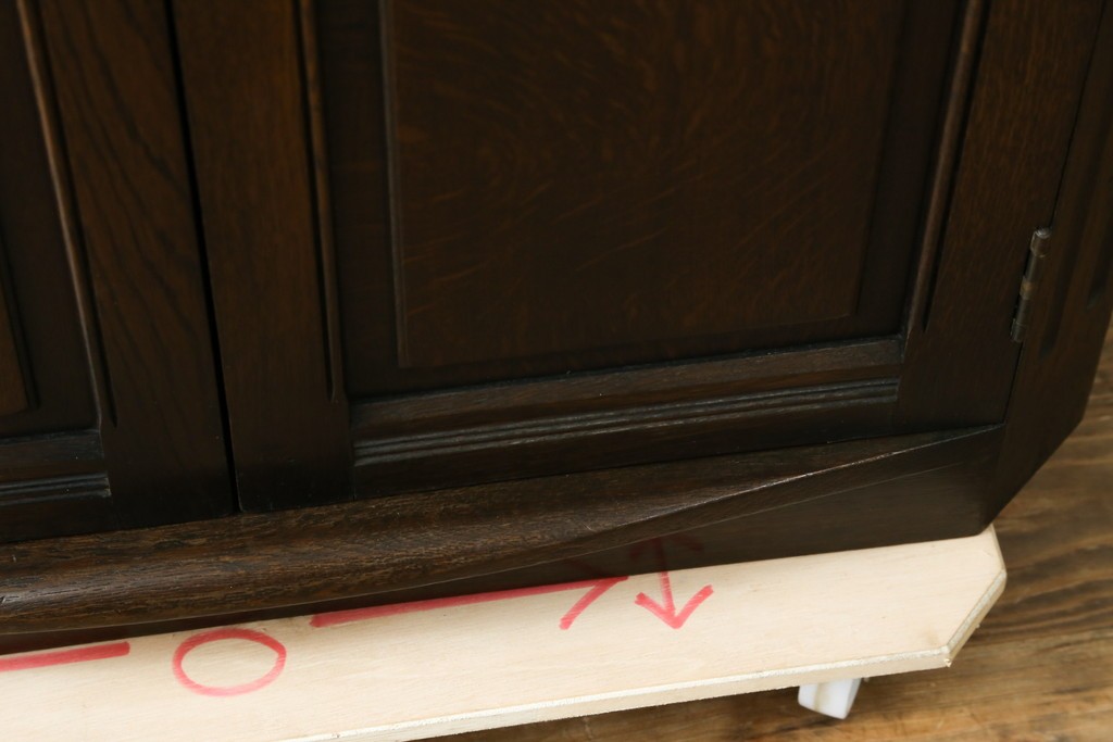 イギリスヴィンテージ　オーク材　優美な曲線シルエットのコーナーラック　(R-085122)