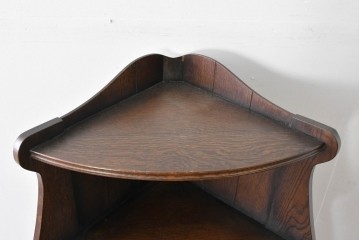 イギリスヴィンテージ　オーク材　優美な曲線シルエットのコーナーラック　(R-085122)