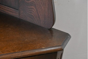 イギリスヴィンテージ　オーク材　優美な曲線シルエットのコーナーラック　(R-085122)