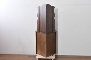 イギリスヴィンテージ　オーク材　優美な曲線シルエットのコーナーラック　(R-085122)