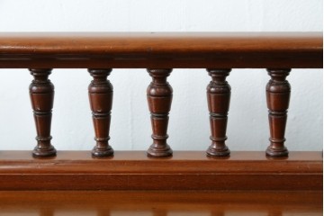 フランスアンティーク　挽物装飾が上品な一枚扉のサイドキャビネット　(R-085123)