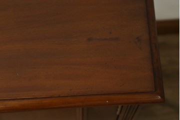 フランスアンティーク　挽物装飾が上品な一枚扉のサイドキャビネット　(R-085123)