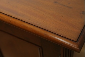 フランスアンティーク　挽物装飾が上品な一枚扉のサイドキャビネット　(R-085123)