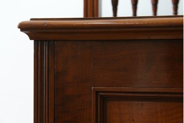 フランスアンティーク　挽物装飾が上品な一枚扉のサイドキャビネット　(R-085123)
