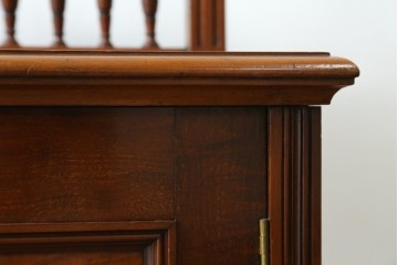フランスアンティーク　挽物装飾が上品な一枚扉のサイドキャビネット　(R-085123)