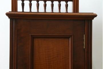 フランスアンティーク　挽物装飾が上品な一枚扉のサイドキャビネット　(R-085123)
