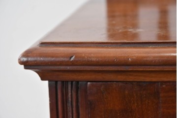 フランスアンティーク　挽物装飾が上品な一枚扉のサイドキャビネット　(R-085123)