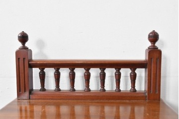 フランスアンティーク　挽物装飾が上品な一枚扉のサイドキャビネット　(R-085123)