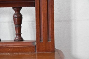 フランスアンティーク　挽物装飾が上品な一枚扉のサイドキャビネット　(R-085123)