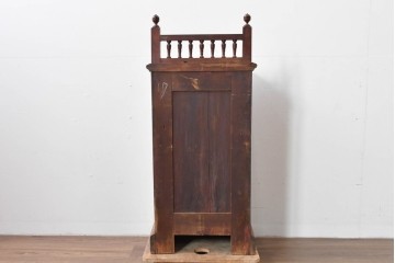 フランスアンティーク　挽物装飾が上品な一枚扉のサイドキャビネット　(R-085123)