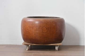 和製アンティーク　総欅(ケヤキ)材　漆塗り　木目の表情がよく表れた丸いフォルムのくり抜き火鉢　(R-085125)