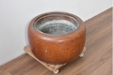 和製アンティーク　総欅(ケヤキ)材　漆塗り　木目の表情がよく表れた丸いフォルムのくり抜き火鉢　(R-085125)