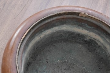 和製アンティーク　総欅(ケヤキ)材　漆塗り　木目の表情がよく表れた丸いフォルムのくり抜き火鉢　(R-085125)