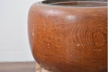 和製アンティーク　総欅(ケヤキ)材　漆塗り　木目の表情がよく表れた丸いフォルムのくり抜き火鉢　(R-085125)