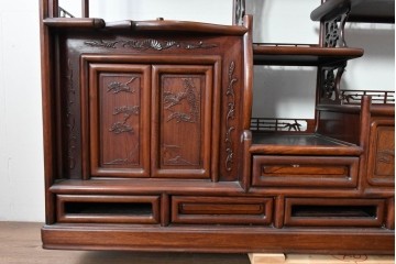 和製ヴィンテージ　花梨　松の彫刻が映える六尺サイズの飾り棚　(R-085126)