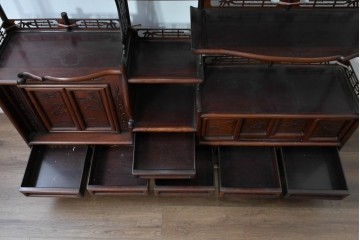 和製ヴィンテージ　花梨　松の彫刻が映える六尺サイズの飾り棚　(R-085126)