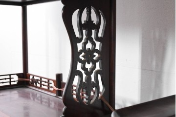 和製ヴィンテージ　花梨　松の彫刻が映える六尺サイズの飾り棚　(R-085126)